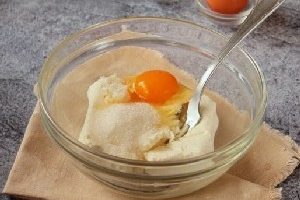 Сирники із сиру з манкою в духовці – 5 повітряних і ніжних рецептів з фото покроково