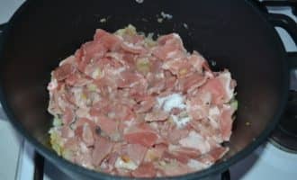Тушкована картопля з мясом — 5 дуже смачних рецептів з фото покроково