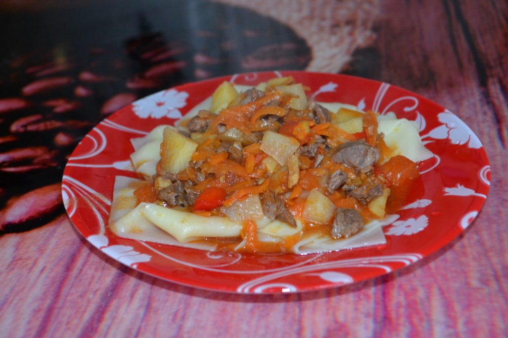 Тушкована картопля з мясом — 5 дуже смачних рецептів з фото покроково