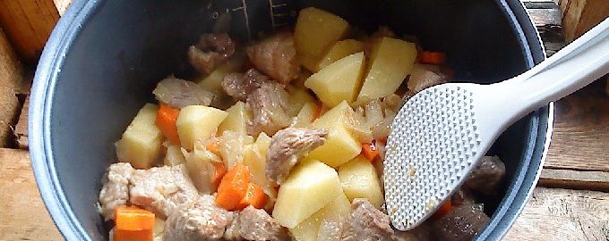 Тушкована картопля з мясом у мультиварці — 5 покрокових рецептів з фото