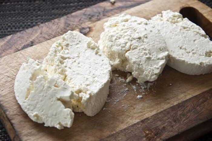 Сир із замороженого кефіру, як швидко приготувати?