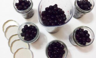 Вишня у власному соку на зиму без кісточок з цукром — 5 рецептів з фото покроково