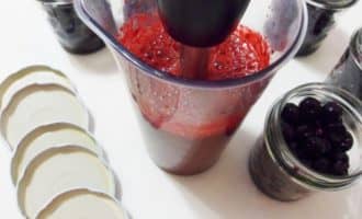 Вишня у власному соку на зиму без кісточок з цукром — 5 рецептів з фото покроково