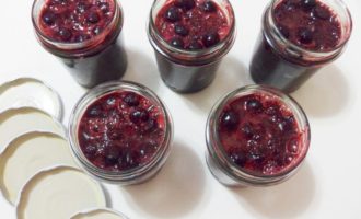 Вишня у власному соку на зиму без кісточок з цукром — 5 рецептів з фото покроково