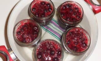 Вишня у власному соку на зиму без кісточок з цукром — 5 рецептів з фото покроково