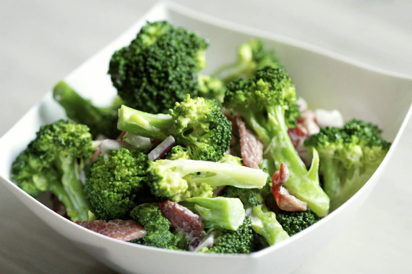 Смачний салат з брокколі: підбірка з 5 кращих рецептів