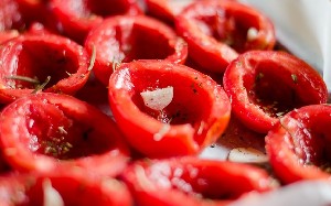 Вялені помідори в духовці — 5 рецептів на зиму в домашніх умовах з фото покроково