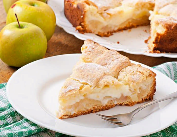 Яблучний пиріг із заварним кремом: польська шарлотка
