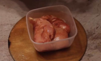 Запечена куряча грудка в духовці – 10 соковитих, смачних рецептів з фото покроково