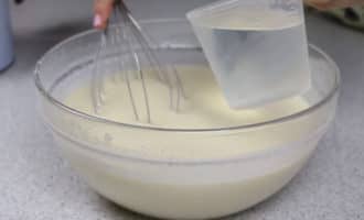 Заварні млинці на молоці і окропі з дірочками рецепти
