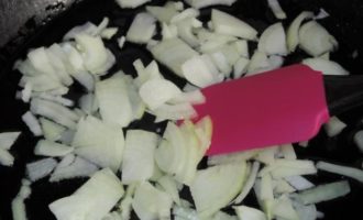 Смажені стрілки часнику з цибулею — покроковий рецепт приготування з фото