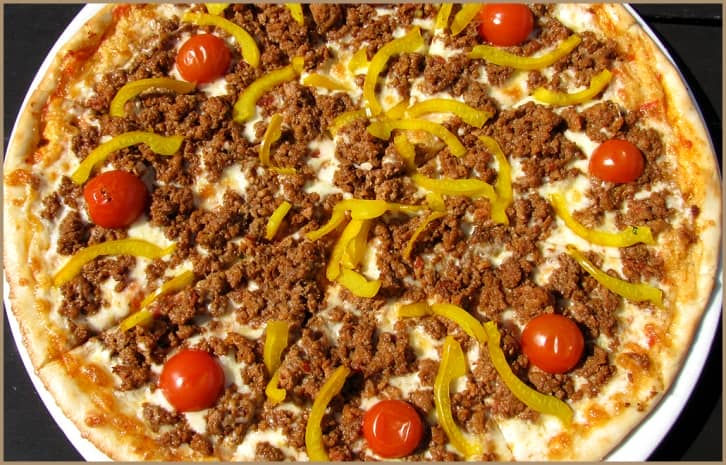 Смачна піца з мясом, помідорами і перцем   Смачний рецепт піци
