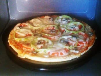 Смачна домашня піца в мікрохвильовці   Смачний рецепт піци