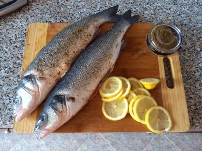 Як приготувати рибу у фользі в духовці
