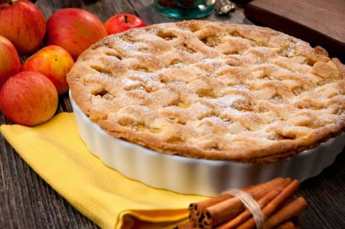 Яблучний пиріг: як приготувати смачний яблучний пиріг?